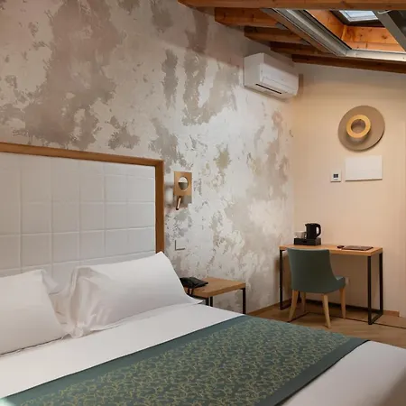 Ca Uberti Palace Hotel, Mantegnahotels מלון