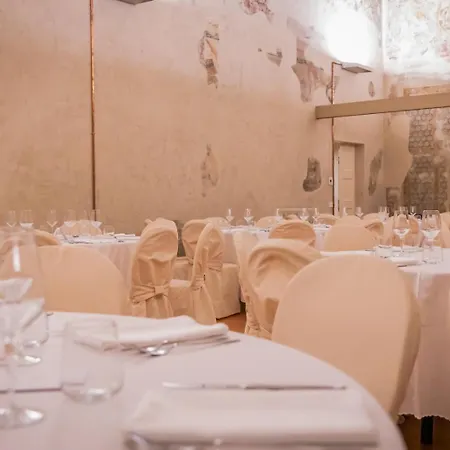 Ca Uberti Palace Hotel, Mantegnahotels مانتوفا