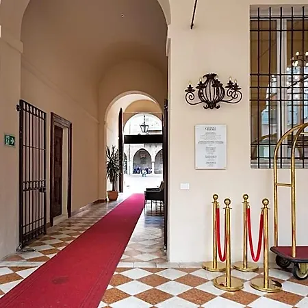 Hotel Cà Uberti Palace Hotel, Mantegnahotels